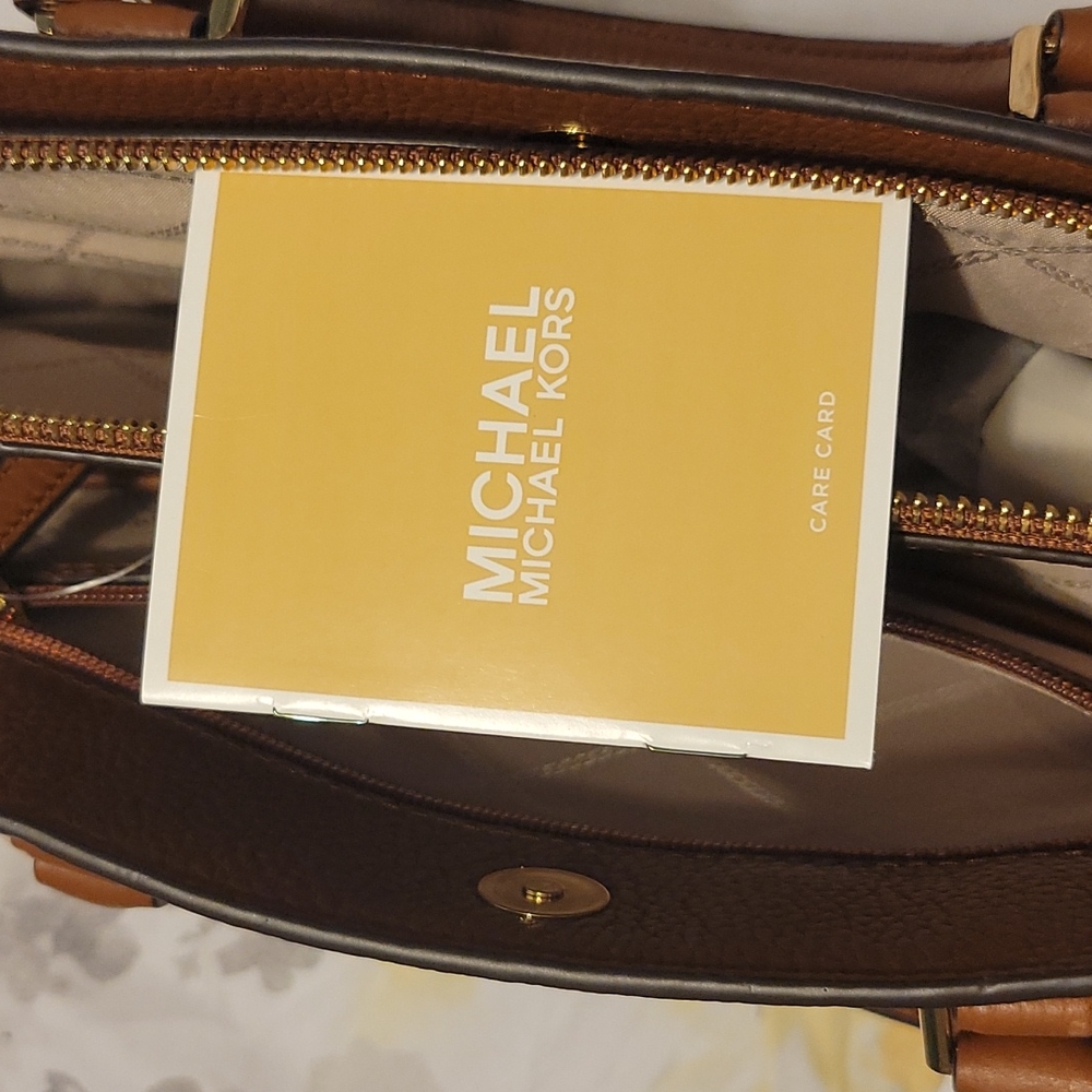 MICHAEL KORS PURSE - Picture 10 of 11